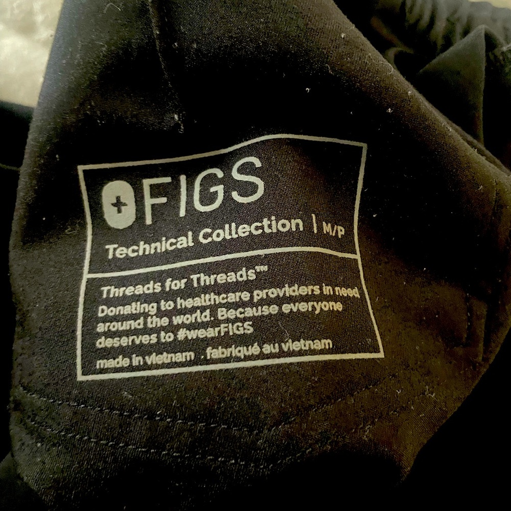 Figs scrub tops
X2. Women’s M black